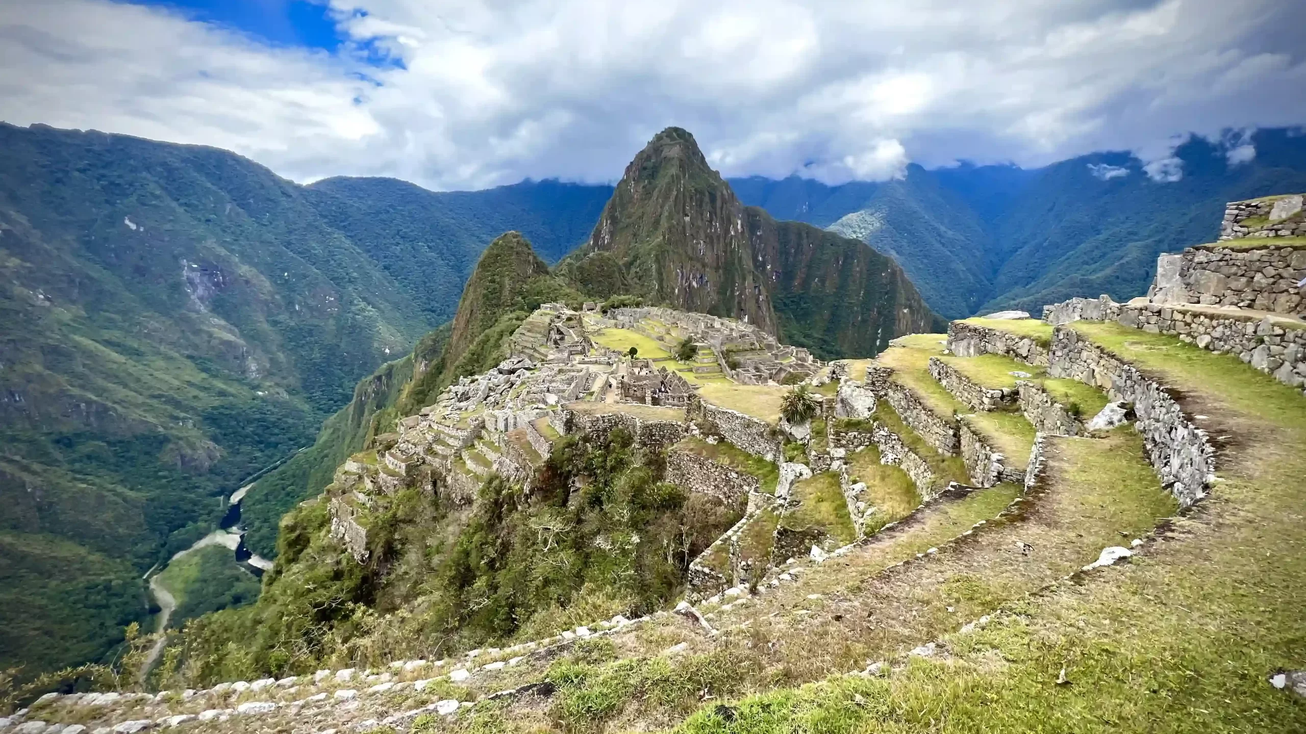 1 new 7th wonders of the World (Machu Picchu).