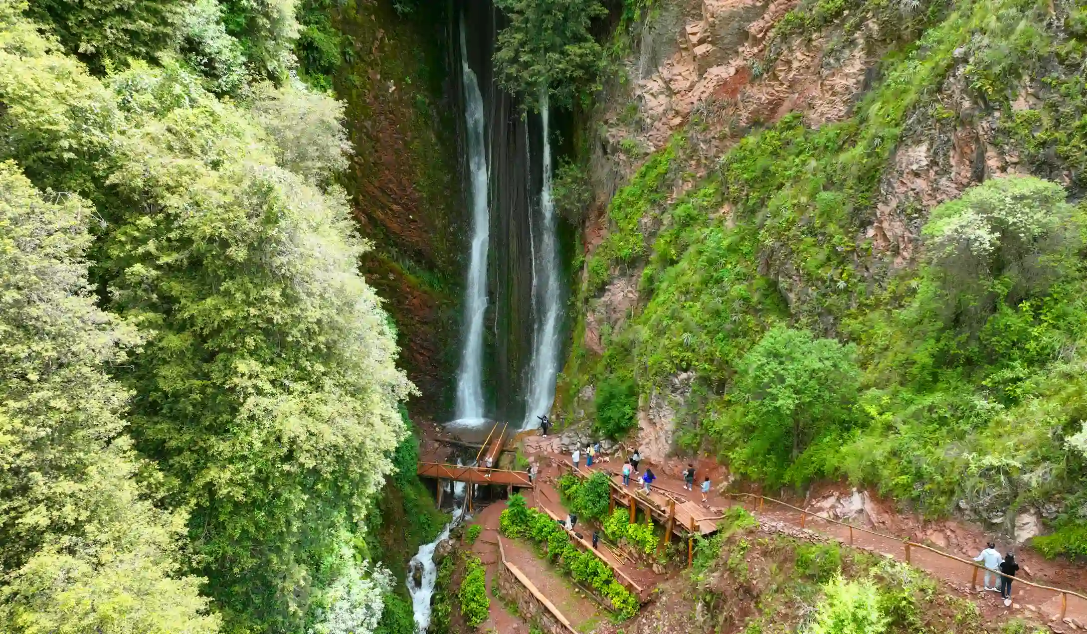 beautiful-picture-of-poc-poc-waterfall